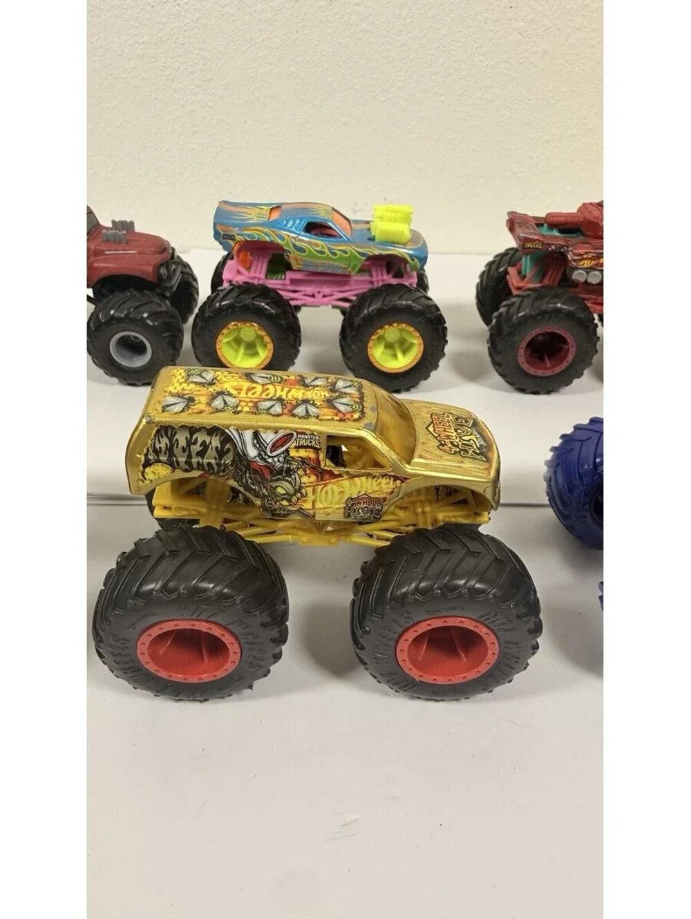 Monster Jam  Monster Trucks Lot of 8 (Scale 1:64)